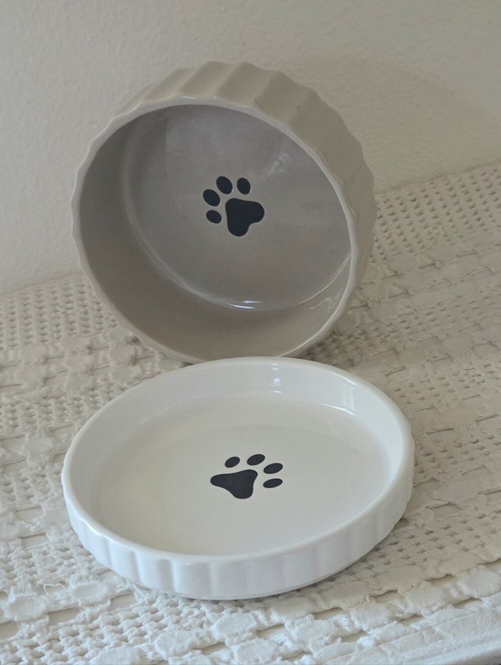 Signature Housewares Tan White Black Pawprint Ribbed Ceramic Pet Bowl Dish Set
